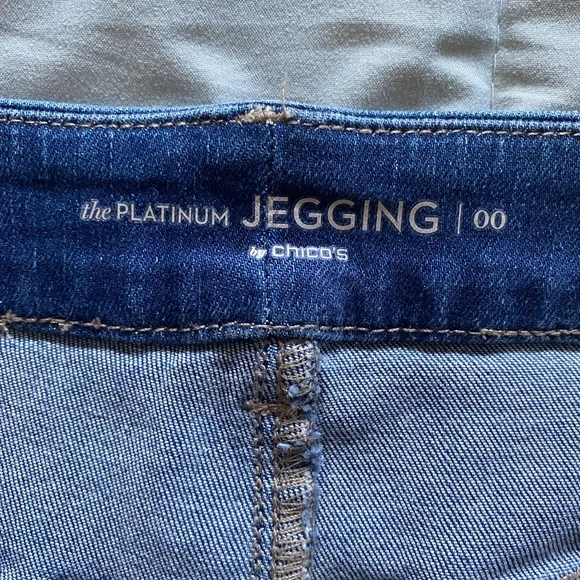 Chico's Platinum Nolan Indigo Destructed Jegging Jean Size 00 (XS/2) NWT - Picture 7 of 13